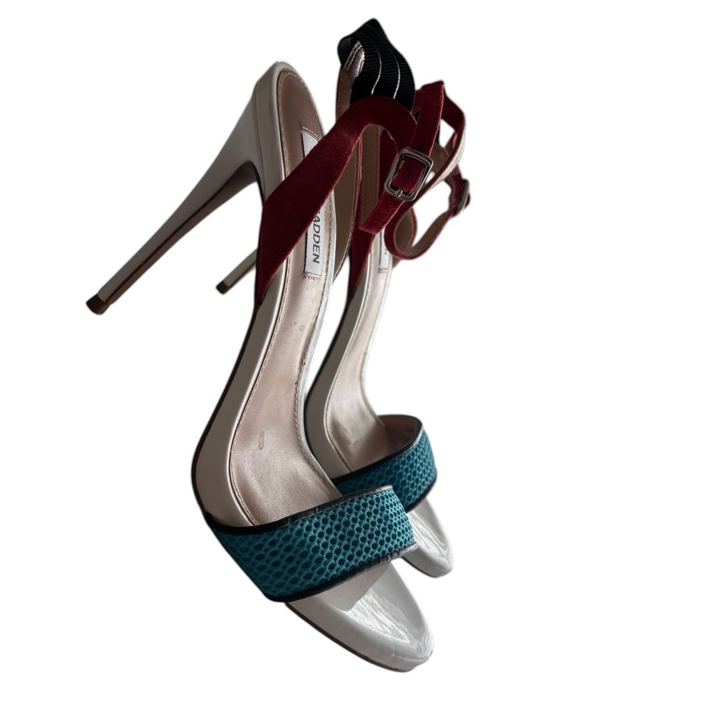 Steve Madden Women's White Sandals with Blue and Red Accents Size 8